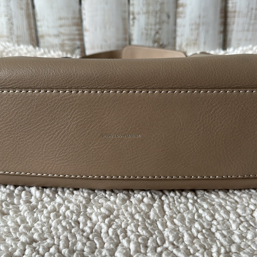 Coach Cargo Leather Shoulder Bag Purse Pebble New NWT - Picture 6 of 9
